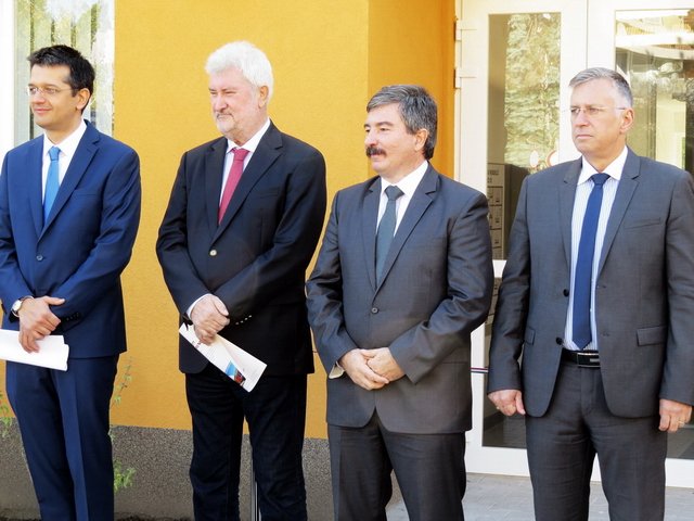 Átadták a felújított felnőtt háziorvosi rendelőt 12